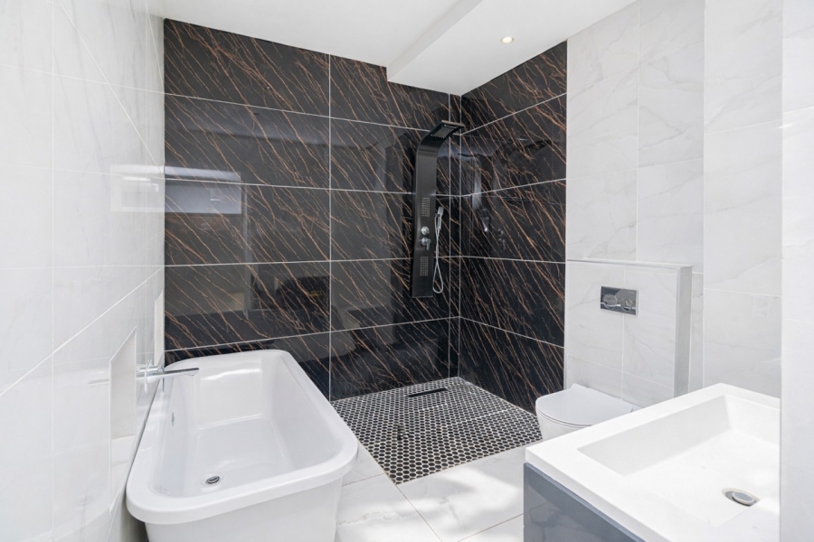 6 Bedroom Property for Sale in The Islands Estates North West